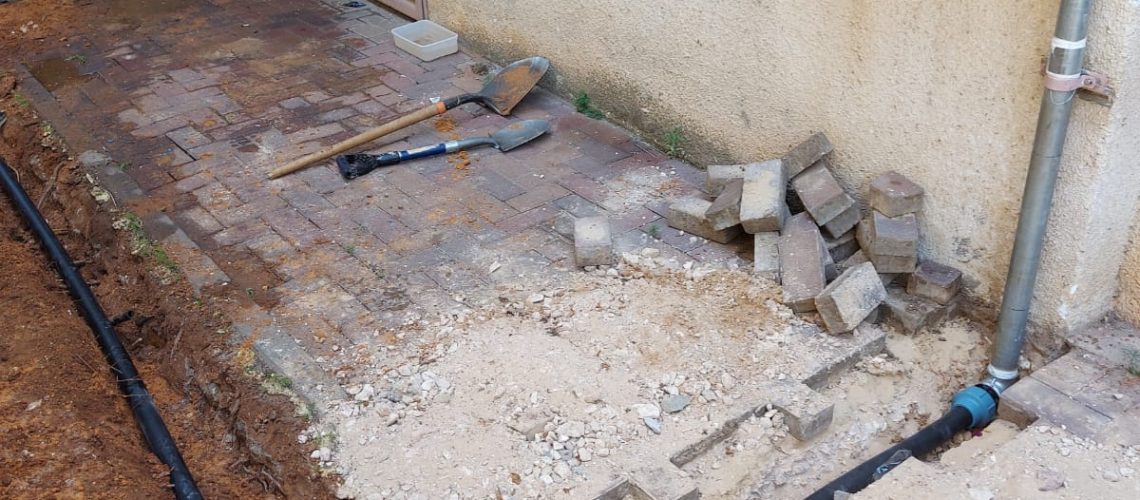 אינסטלטור חירום - תיקון פיצוץ והחלפת צנרת מים