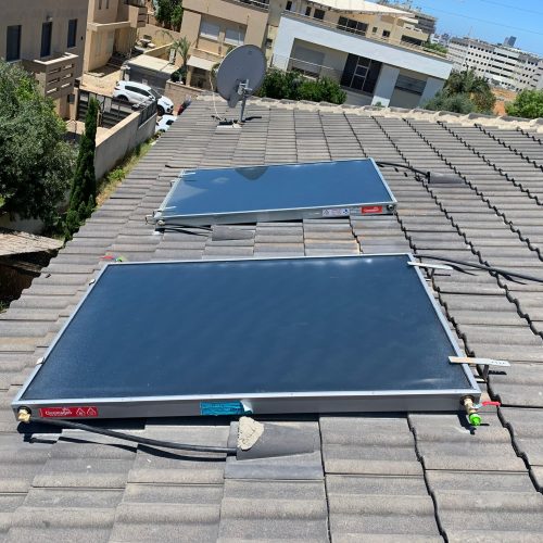 התקנת קולטי שמש על גוג רעפים ע"י מאור טכנאי דודי שמש בתל אביב